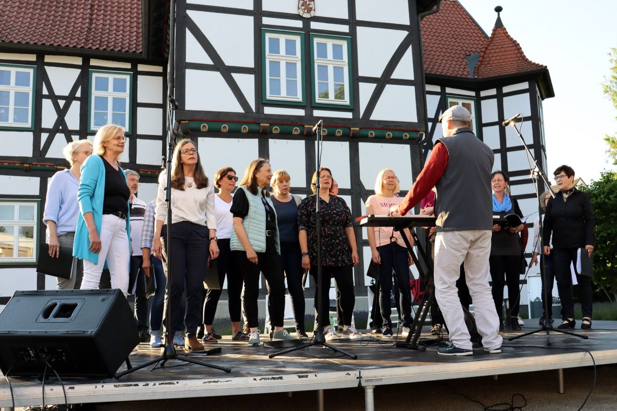 Der Chor à la Carte beim Jubiläumsfest im Schlossgarten