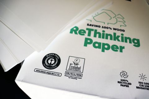 Oktober - Mit Recyclingpapier Wälder schützen