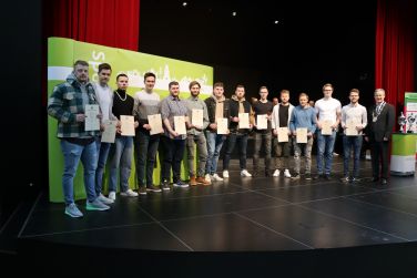 Auszeichnung für Erfolg beim Fußball für 1. Mannschaft des FC Hövelriege