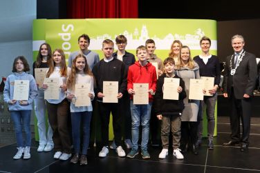 Auszeichnung für Erfolg beim Badminton für Mitglieder des BC Phönix Hövelhof