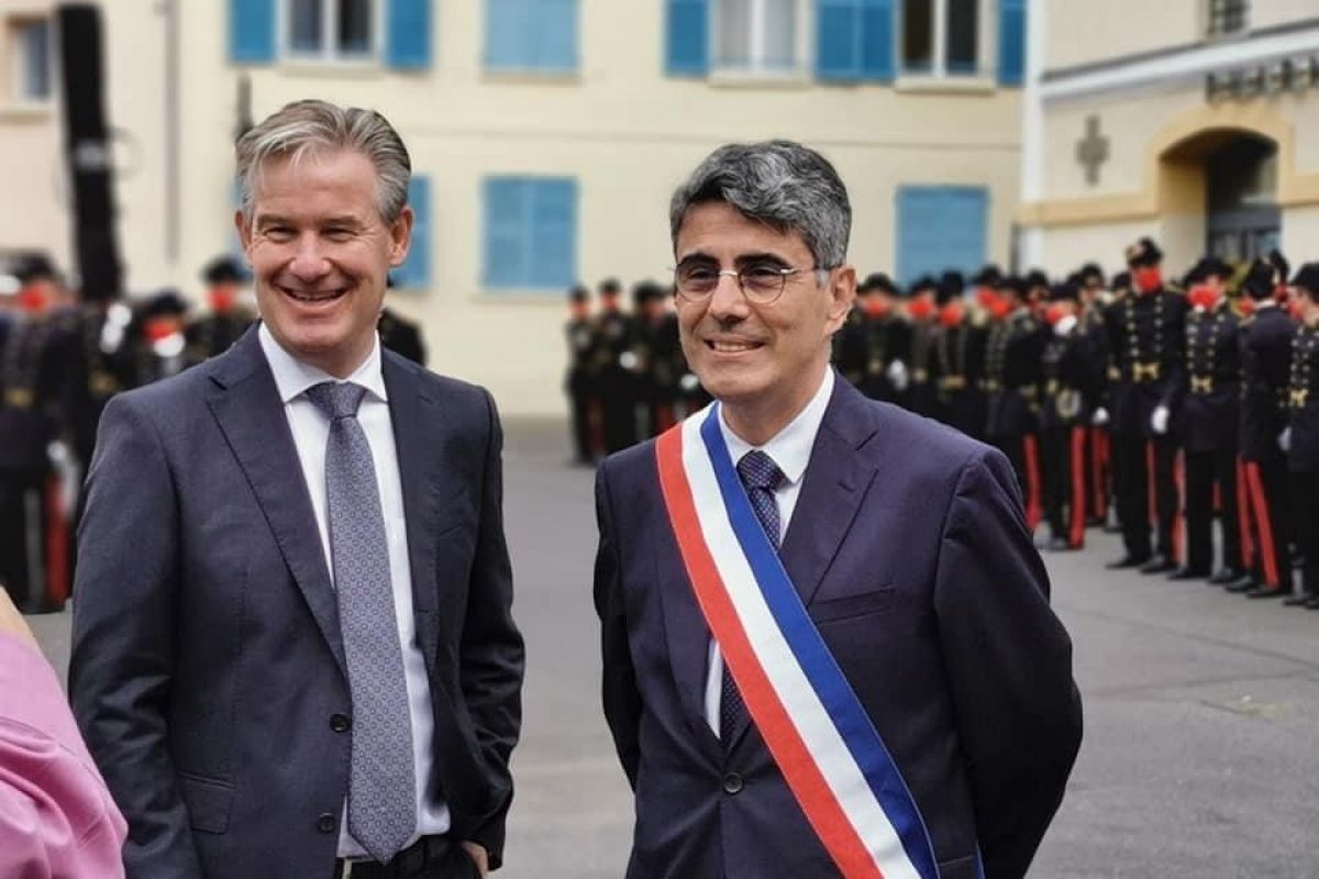 Bürgermeister Michael Berens mit Bürgermeister Francois Trébulle